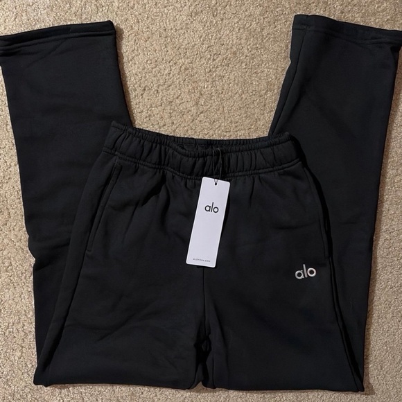 New Alo Accolade Leg Sweatpant - Picture 3 of 6